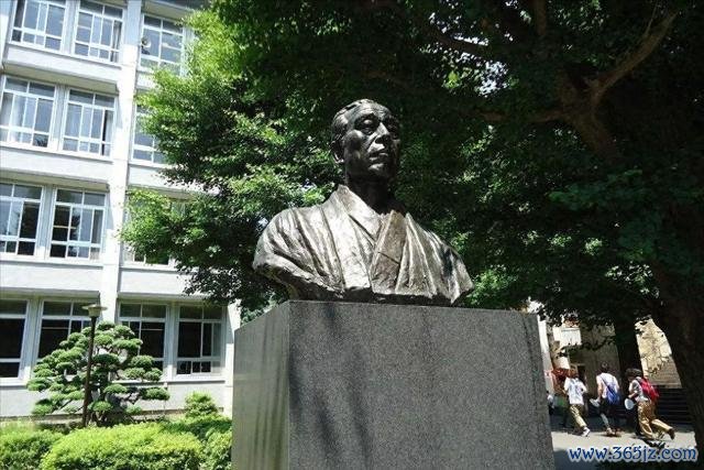 庆应义塾大学校内的福分谕吉雕像